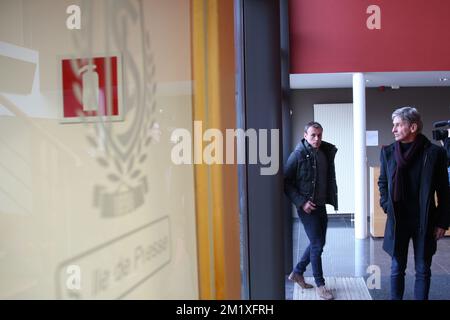 20150202 - LIEGE, BELGIO: Il consigliere sportivo di Standard Axel Lawaree e il nuovo allenatore capo di Standard Jose riga arrivano per una conferenza stampa della squadra di calcio belga di prima divisione Standard de Liege per presentare un nuovo allenatore, lunedì 02 febbraio 2015, a Liegi. Riga torna come allenatore capo, ha già addestrato Standard nella stagione 2011-2012. FOTO DI BELGA BRUNO FAHY Foto Stock