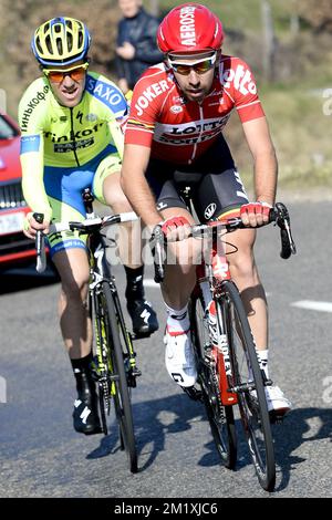 Il danese Chris Anker Sorensen di Tinkoff-Saxo e il belga Thomas De Gendt di Lotto - Soudal hanno mostrato in azione durante la fase 4 il quinto giorno della 73rd edizione della gara ciclistica Parigi-Nizza, a 204 km da Varennes-sur-Allier a Croix de Chaubouret, Francia, giovedì 12 marzo 2015. Foto Stock