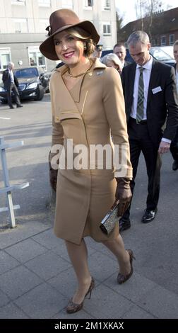 18-3-2015 COPENAGHEN - il re Willem-Alexander e la regina Maxima dei Paesi Bassi visitano l'ospedale di Bispebjerg a Copenaghen, Danimarca, 18 marzo 2015. Il Re e la Regina Olandese si trovano in Danimarca per una visita di stato di due giorni. COPYRIGHT ROBIN UTRECHT Foto Stock