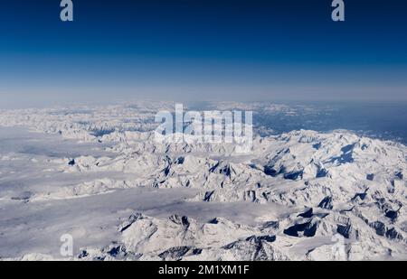 20150222 - FRANCIA: Vista aerea sulle Alpi francesi da un aereo durante l'inverno Foto Stock