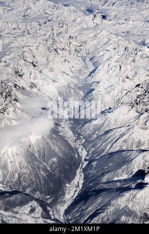 20150222 - FRANCIA: Vista aerea sulle Alpi francesi da un aereo durante l'inverno Foto Stock