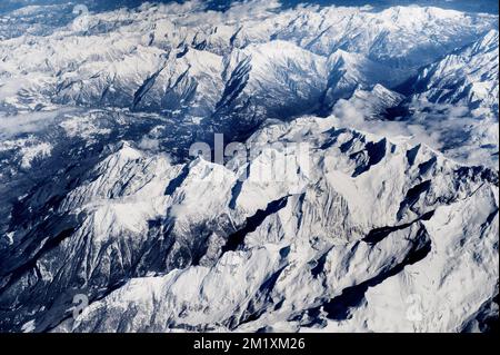 20150222 - FRANCIA: Vista aerea sulle Alpi francesi da un aereo durante l'inverno Foto Stock