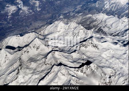 20150222 - FRANCIA: Vista aerea sulle Alpi francesi da un aereo durante l'inverno Foto Stock