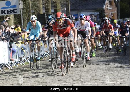 20150405 - OUDENAARDE, BELGIO: Il lussemburghese Jempy Drucker del BMC Racing Team ha mostrato in azione durante la 99th 'Ronde van Vlaanderen - Tour des Flandres - Tour of Flanders', gara ciclistica di un giorno, 264,2km da Brugge, Oostkamp a Oudenaarde, domenica 05 aprile 2015. FOTO DI BELGA DIRK WAEM Foto Stock