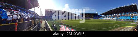 20150419 - BRUGGE, BELGIO: L'immagine mostra un'immagine panoramica di un'azione tifo dei tifosi di Brugge all'inizio della partita della Jupiler Pro League tra il Club Brugge e lo Sporting Anderlecht (RSCA), a Brugge, domenica 19 aprile 2015, il terzo giorno del Play-off 1. BELGA PHOTO VIRGINIE LEFOUR Foto Stock