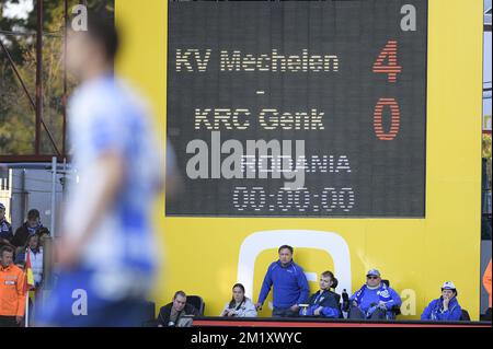 20150418 - MECHELEN, BELGIO: L'immagine mostra il tabellone dopo la partita della Jupiler Pro League tra KV Mechelen e KRC Genk, a Mechelen, sabato 18 aprile 2015, il terzo giorno del gruppo A di Play-off 2. FOTO DI BELGA YORICK JANSENS Foto Stock