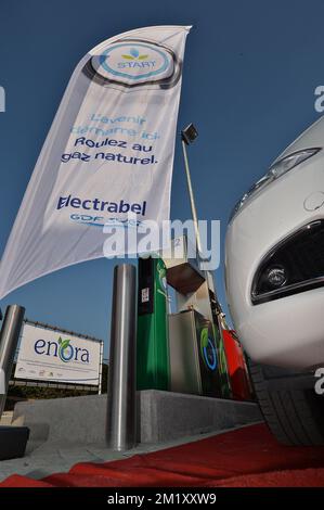 20150423 - TOURNAI, BELGIO: L'illustrazione mostra una bandiera Electrabel all'inaugurazione della prima stazione di gas Naturale compresso (CNG) in Vallonia, giovedì 23 aprile 2015 a Tournai. FOTO DI BELGA DAVID STOCKMAN Foto Stock