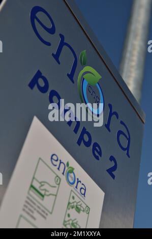 20150423 - TOURNAI, BELGIO: L'illustrazione mostra il logo Enora-CNG all'inaugurazione della prima stazione di gas Naturale compresso (CNG) in Vallonia, giovedì 23 aprile 2015 a Tournai. FOTO DI BELGA DAVID STOCKMAN Foto Stock