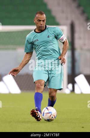 Doha, Qatar - 12 dicembre 2022, Cafu del Brasile durante una partita di calcio che riunisce leggende e lavoratori della FIFA che hanno costruito gli stadi a beneficio dell'associazione di beneficenza 'il calcio unisce il mondo' allo Stadio al Thumama durante la Coppa del mondo FIFA 2022 il 12 dicembre 2022 a Doha, Qatar - Foto: Jean Catuffe/DPPI/LiveMedia Foto Stock