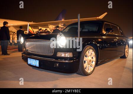 20150622 - PECHINO, CINA: L'illustrazione mostra l'auto di re Filippo - Filip del Belgio e della regina Mathilde al loro arrivo a Pechino il terzo giorno di una visita reale in Cina, lunedì 22 giugno 2015, in Cina. FOTO DI BELGA YORICK JANSENS Foto Stock