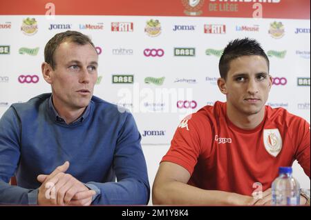 20150623 - LIEGE, BELGIO: Il consigliere sportivo di Standard, Axel Lawaree, e il consigliere sportivo di Standard, Anthony Knockaert, sono stati raffigurati durante una conferenza stampa della squadra di calcio belga di prima divisione Standard de Liege per presentare il suo nuovo giocatore, martedì 23 giugno 2015 ad Angleur, Liegi. FOTO DI BELGA NICOLAS LAMBERT Foto Stock