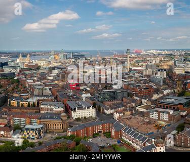 Liverpool, Regno Unito: Vista aerea del centro città, inclusi Ropewalks, St Johns Beacon e gli edifici sul lungomare Foto Stock