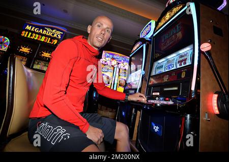 20150914 - LAS VEGAS, USA: Belga Sven NYS gioca un gioco da casinò prima di una sessione di allenamento prima della prima tappa nella Coppa del mondo UCI ciclocross, lunedì 14 settembre 2015 a Las Vegas, Nevada, USA. FOTO DI BELGA DAVID STOCKMAN Foto Stock