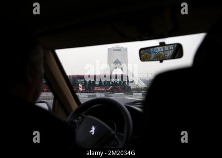 Teheran, Teheran, Iran. 13th Dec, 2022. Una vista di Azadi (libertà) iconica torre della città diventa grigio a causa degli alti livelli di inquinamento atmosferico a Teheran, Iran il 13 dicembre 2022. Teheran è tra le prime 3 città della classifica mondiale dell'inquinamento atmosferico. (Credit Image: © Rouzbeh Fouladi via ZUMA Press Wire) Foto Stock