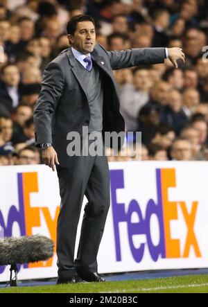 20151105 - LONDRA, REGNO UNITO: Il capo allenatore di Anderlecht Besnik HASI gests durante una partita di calcio tra la squadra inglese Tottenham Hotspur F.C. e la squadra belga RSC Anderlecht, giovedì 05 novembre 2015 a Londra, Regno Unito, la quarta partita nella fase di gruppo del concorso UEFA Europa League nel gruppo J. BELGA PHOTO VIRGINIE LEFOUR Foto Stock