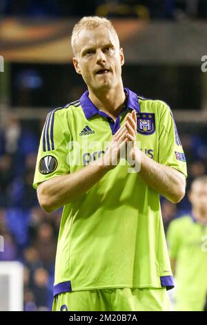 20151105 - LONDRA, REGNO UNITO: Olivier Deschacht di Anderlecht sembra sconsolato dopo una partita di calcio tra la squadra inglese Tottenham Hotspur F.C. e la squadra belga RSC Anderlecht, giovedì 05 novembre 2015 a Londra, Regno Unito, la quarta partita nella fase di gruppo della UEFA Europa League nel gruppo J. BELGA PHOTO VIRGINIE LEFOUR Foto Stock