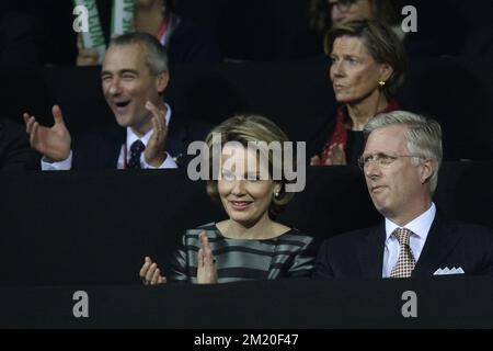 20151127 - GENT, BELGIO: Regina Mathilde del Belgio e Re Filippo - Filip del Belgio nella foto del primo gioco tra il belga David Goffin e la Gran Bretagna Kyle Edmund nella finale del Gruppo Mondiale di Coppa Davis tra il Belgio e la Gran Bretagna, venerdì 27 novembre 2015, alla Flanders Expo di Gent. FOTO DI BELGA DIRK WAEM Foto Stock