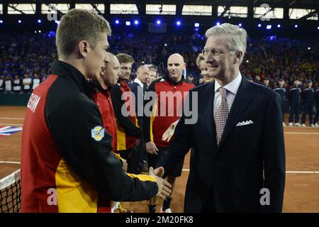 20151127 - GENT, BELGIO: Re Philippe - Filip del Belgio (R) incontra i giocatori alla prima partita tra il belga David Goffin e la Gran Bretagna Kyle Edmund nella finale di Davis Cup World Group tra il Belgio e la Gran Bretagna, venerdì 27 novembre 2015, alla Flanders Expo di Gent. BELGA FOTO PISCINA FREDERIC SIERAKOWSKI Foto Stock