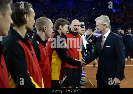 20151127 - GENT, BELGIO: Re Philippe - Filip del Belgio (R) incontra i giocatori alla prima partita tra il belga David Goffin e la Gran Bretagna Kyle Edmund nella finale di Davis Cup World Group tra il Belgio e la Gran Bretagna, venerdì 27 novembre 2015, alla Flanders Expo di Gent. BELGA FOTO PISCINA FREDERIC SIERAKOWSKI Foto Stock