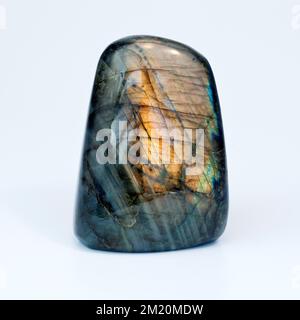 Macro foto a colori di 'Labradorite Crystal Dome' una gemma di cristallo semi-preziosa può essere utilizzata nella terapia di guarigione dei cristalli. Nome minerale Foto Stock