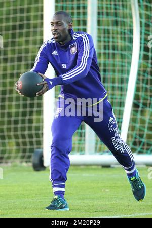 20160107 - LA MANGA, SPAGNA: Stefano Okaka di Anderlecht raffigurato durante il terzo giorno del campo di allenamento invernale della squadra di calcio belga di prima divisione RSC Anderlecht, a la Manga, Spagna, giovedì 07 gennaio 2016. BELGA PHOTO VIRGINIE LEFOUR Foto Stock