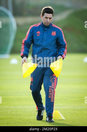 20160107 - LA MANGA, SPAGNA: L'allenatore capo di Anderlecht Besnik HASI raffigurato durante il terzo giorno del campo di allenamento invernale della squadra di calcio belga di prima divisione RSC Anderlecht, a la Manga, Spagna, giovedì 07 gennaio 2016. BELGA PHOTO VIRGINIE LEFOUR Foto Stock