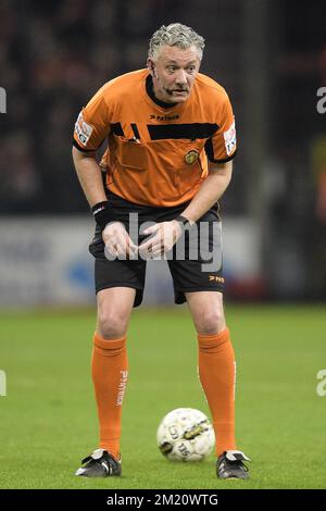 20160124 - LIEGE, BELGIO: L'arbitro Joeri van de Velde raffigurato durante la partita della Jupiler Pro League tra Standard de Liege e AA Gent, a Liegi, domenica 24 gennaio 2016, nella ventitreesima giornata del campionato di calcio belga. FOTO YORICK JANSENS Foto Stock