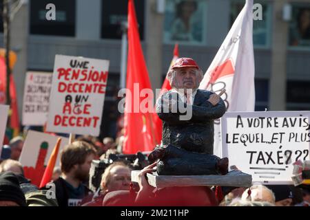 L'illustrazione mostra un'azione organizzata da PTB - PVDA partito di estrema sinistra chiamato dare il nostro denaro indietro (Rendez-nous notre argent-Wij willen ons Geld terug) parte della campagna di partito contro l'energia costosa e le tasse inadempienti, a Bruxelles Domenica 28 febbraio 2016. FOTO DI BELGA NICOLAS MAETERLINCK Foto Stock