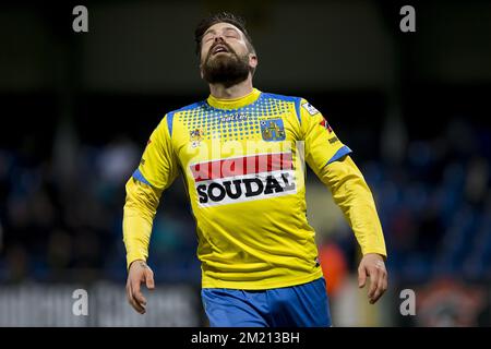 Benjamin Benji De Ceulaer di Westerlo reagisce durante la partita della Jupiler Pro League tra Westerlo e Waasland-Beveren, a Westerlo, domenica 13 marzo 2016, il giorno 30 del campionato di calcio belga. BELGA FOTO KRISTOF VAN ACCOM Foto Stock