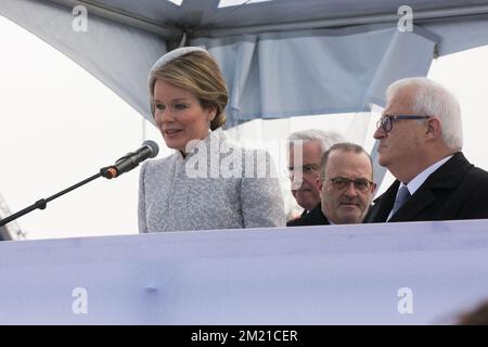 La regina Mathilde del Belgio ha raffigurato durante la cerimonia di lancio di una nuova nave da dragaggio del gruppo Jan De Nul a Oostende, giovedì 28 aprile 2016. Foto Stock