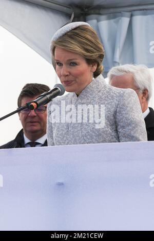 La regina Mathilde del Belgio ha raffigurato durante la cerimonia di lancio di una nuova nave da dragaggio del gruppo Jan De Nul a Oostende, giovedì 28 aprile 2016. Foto Stock