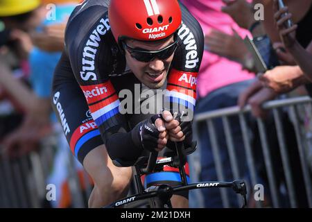 L'olandese Tom Dumoulin del Team Giant-Alpecin ha ritratto in azione durante la prima tappa dell'edizione 99th del giro d'Italia, un cronometro individuale di 9,8 km, venerdì 06 maggio 2016, ad Apeldoorn, nei Paesi Bassi. Foto Stock