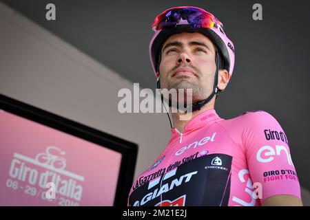 L'olandese Tom Dumoulin del Team Giant-Alpecin ha illustrato al via della seconda tappa della 99th° edizione della gara ciclistica giro d'Italia, 190km da Arnhem a Nijmegen, Paesi Bassi sabato 07 maggio 2016. Foto Stock