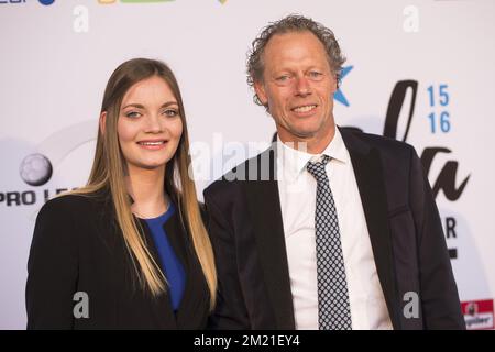 Il capo allenatore del Club Michel Preud'homme e il suo figlio Daphne hanno raffigurato durante la prima edizione della serata di gala del giocatore di calcio professionista dell'anno 2016, lunedì 23 maggio 2016, a Gent. Foto Stock