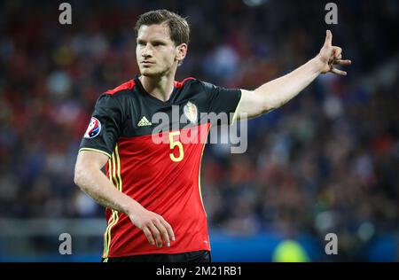 I gesti belgi di Jan Vertonghen nel corso di una partita di calcio tra la nazionale belga Red Devils e l'Italia, nel gruppo e della fase di gruppo dei Campionati europei UEFA euro 2016, lunedì 13 giugno 2016 a Lione. BELGA PHOTO VIRGINIE LEFOUR Foto Stock