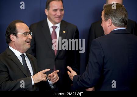 Il presidente francese Francois Hollande e il primo ministro britannico David Cameron partecipano a una foto di famiglia il primo giorno di un vertice dell'UE, martedì 28 giugno 2016, presso la sede dell'Unione europea a Bruxelles. La brexit sarà nella mente. La riunione informale si terrà a marge del top ufficiale. BELGA FOTO PISCINA DANNY GYS Foto Stock