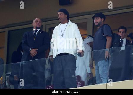 Lusail, Qatar. 13th Dec, 2022. Calcio, Coppa del mondo, Argentina - Croazia, finale, semifinale, Lusail Stadium, l'ex calciatore nazionale brasiliano Ronaldinho prima della partita. Credit: Tom Weller/dpa/Alamy Live News Foto Stock