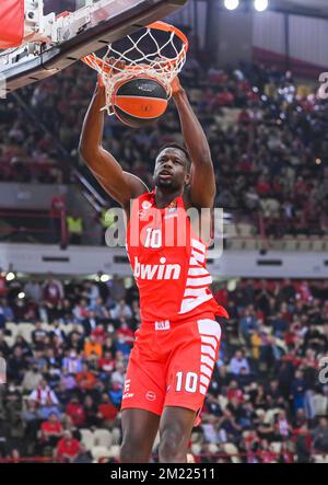 Atene, Lombardia, Grecia. 13th Dec, 2022. 10 MOUSTAPHA CADUTA di Olympiacos Pireo React durante la partita Eurolega della Turkish Airlines tra Olympiacos Pireo e Fenerbahce Beko Istanbul allo Stadio della Pace e dell'amicizia il 13 dicembre 2022 a Pireo, Grecia (Credit Image: © Stefanos Kyriazis/ZUMA Press Wire) Foto Stock