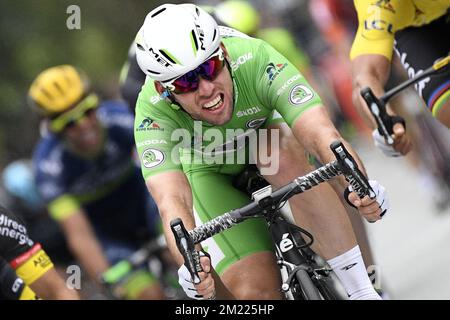 Il britannico Mark Cavendish di Dimension Data vince la terza tappa della 103rd edizione del Tour de France, a 223,5 km da Granville ad Angers, lunedì 04 luglio 2016, Francia. Foto Stock