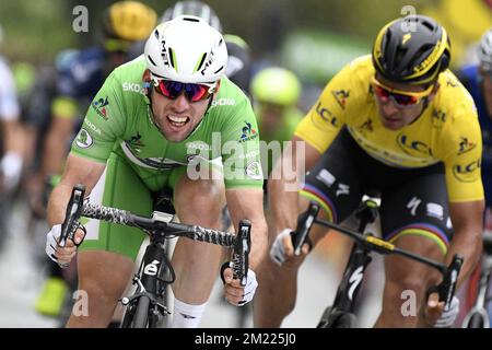 Il britannico Mark Cavendish di Dimension Data vince la terza tappa della 103rd edizione del Tour de France, a 223,5 km da Granville ad Angers, lunedì 04 luglio 2016, Francia. Foto Stock