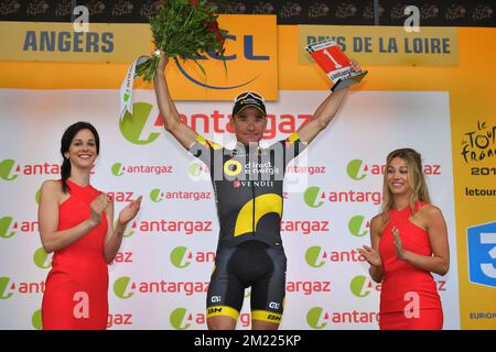 Il francese Thomas Voeckler di Direct Energie ha ritratto sul podio dopo la terza tappa della 103rd edizione del Tour de France, a 223,5 km da Granville ad Angers, lunedì 04 luglio 2016, Francia. Foto Stock