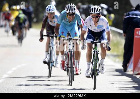 Francese Romain Bardet del AG2R la Mondiale, italiano Fabio Aru del Pro Team Astana e britannico Adam Yates di Orica Greenedge nella foto durante l'arrivo della dodicesima tappa della 103rd edizione della gara ciclistica Tour de France, a 162,5 km da Montpellier a Mont Ventoux, Francia, Giovedì 14 luglio 2016. Foto Stock