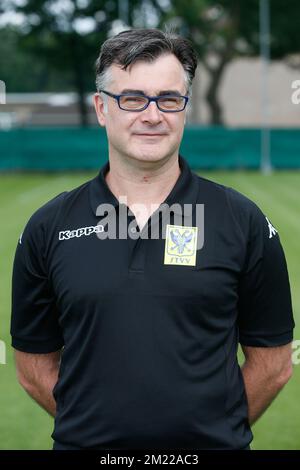 Arnold Wilmots, fisioterapista della STVV, si pone per il fotografo durante la fotografia della stagione 2016-2017 della squadra di calcio belga Sint-Truidense V.V., martedì 12 luglio 2016 a Sint-Truiden. Foto Stock