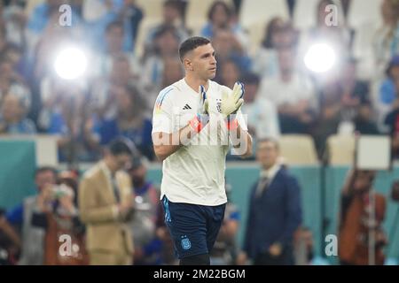 Lusail, Qatar. 13th Dec, 2022. Lusail Stadium DOHA, QATAR - 13 DICEMBRE: Giocatore di Argentina Emiliano Martínez si scalda prima della Coppa del mondo FIFA Qatar 2022 Semifinali tra Argentina e Croazia al Lusail Stadium il 13 dicembre 2022 a Lusail, Qatar. (Foto di Florencia Tan Jun/PxImages) (Florencia Tan Jun/SPP) Credit: SPP Sport Press Photo. /Alamy Live News Foto Stock