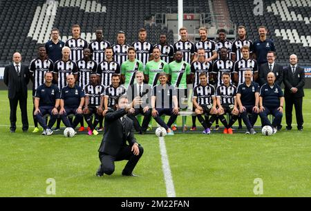 Il manager di Charleroi Mehdi Bayat (davanti) e la squadra nella foto durante la stagione 2016-2017 fotografia spara della prima squadra di calcio belga Sporting Charleroi, venerdì 22 luglio 2016 a Charleroi. Foto Stock