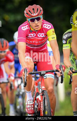 Il russo Viacheslav Kuznetsov del Team Katusha raffigurato in azione indossando la maglia fuchsia durante la quinta e ultima tappa del Tour De Wallonie, 183,9km da Engis a Dison, mercoledì 27 luglio 2016. Foto Stock