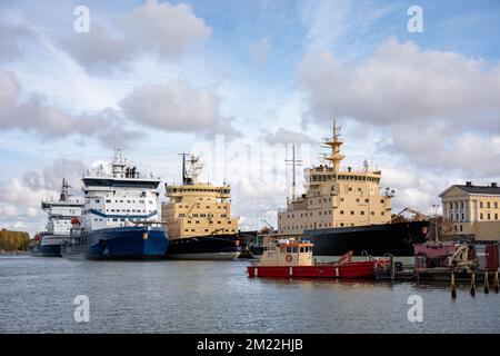 Rompighiaccio attraccato nella base rompighiaccio di Katajanokka a Helsinki, Finlandia Foto Stock