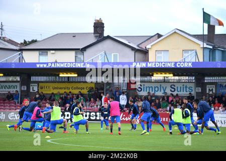 I giocatori di Genk hanno mostrato durante il riscaldamento in una partita di calcio tra la Cork City F.C. irlandese e la KRC Genk belga, a Cork, Irlanda, giovedì 04 agosto 2016, la tappa di ritorno del terzo turno di qualificazione nella competizione Europa League. La prima tappa si è conclusa con una vittoria Genk del 1-0. Foto Stock