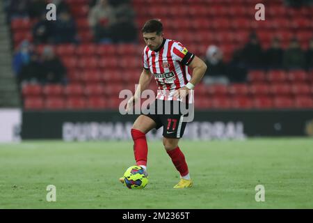 Sunderland, Regno Unito, 12th dicembre 2022. Lynden Gooch of Sunderland durante la partita del campionato Sky Bet tra Sunderland e West Bromwich Albion allo Stadio di luce, Sunderland lunedì 12th dicembre 2022. (Credit: Marco Fletcher | NOTIZIE MI) Credit: NOTIZIE MI & Sport /Alamy Live News Foto Stock