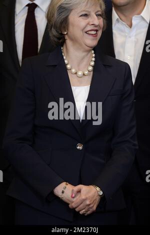 Il primo ministro britannico Theresa May ha illustrato il primo giorno di un vertice dell'UE, giovedì 20 ottobre 2016, presso la sede dell'Unione europea a Bruxelles, durante il momento fotografico di famiglia. I leader europei discuteranno della risposta¿øs UE alla migrazione, della Russia in Siria e del trattato CETA. BELGA FOTO PISCINA MELANIE WENGER Foto Stock